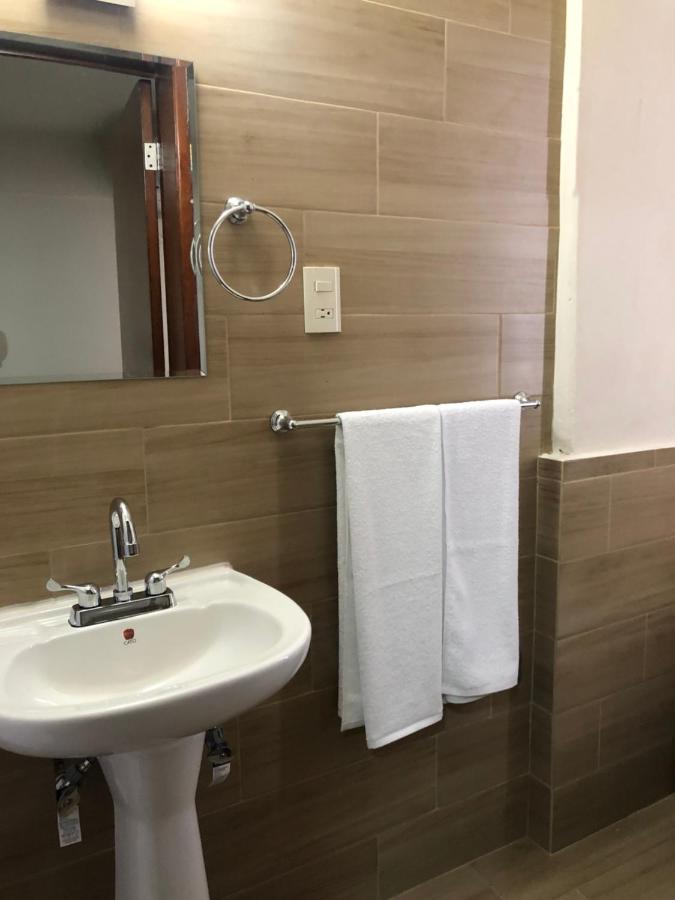 לוס מוצ'יס Hotel Lorena מראה חיצוני תמונה