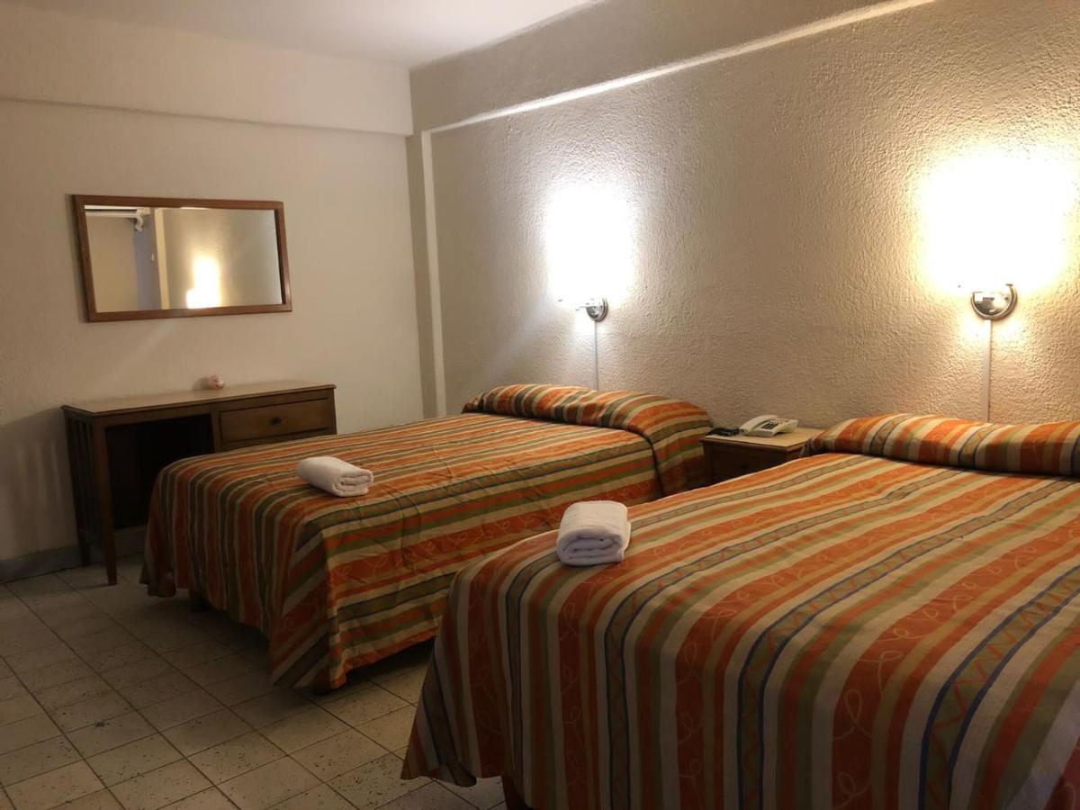 לוס מוצ'יס Hotel Lorena מראה חיצוני תמונה