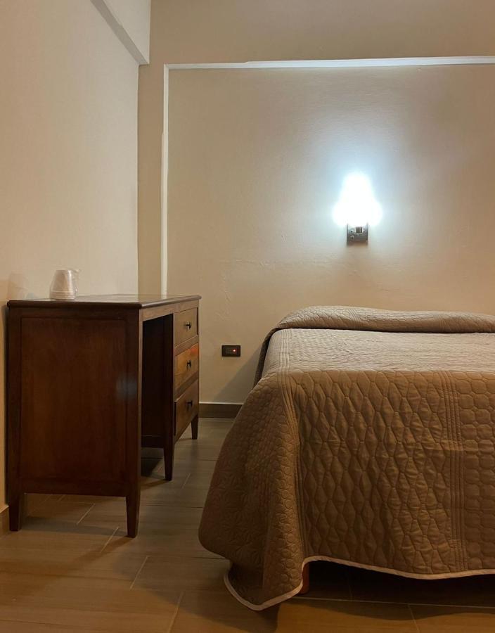 לוס מוצ'יס Hotel Lorena מראה חיצוני תמונה